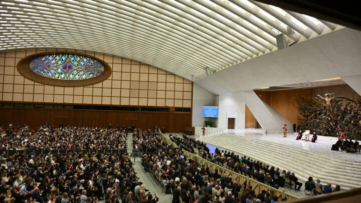 Le pape Léon XIV a reçu, lundi 12 mai,  la presse internationale en audience dans la vaste salle Paul VI du Vatican.
