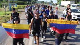 Archivo. Migrantes caminan en caravana hacia San Pedro Tapanatepec, en Tapachula (México).