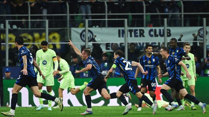 Inter Milan's Italian midfielder Davide Frattesi celebrates scoring his team's fourth goal with teammates during the UEFA Champions League in Milan on May 6, 2025.