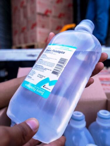 El Ministerio de Salud peruano retiró el registro sanitario del suero de Medifarma, a la vez que ha cerrado dos plantas de producción del laboratorio. La medida abrió riesgos de desabastecimiento masivo.